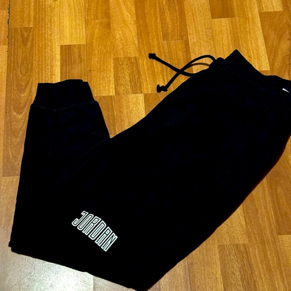 New with tags Jordan black sweat pants - Picture 1 of 3